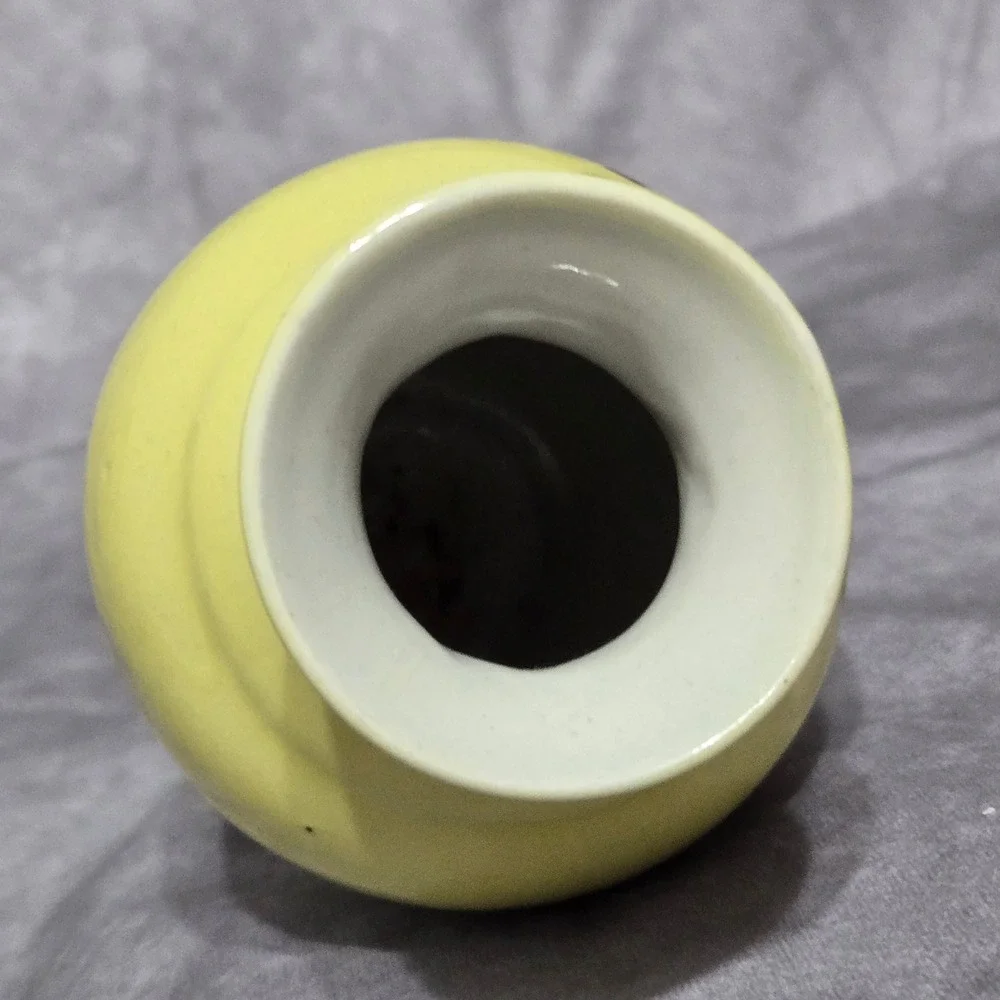 Yellow Floral Vase‎ Small Red Flowers Cottage Core